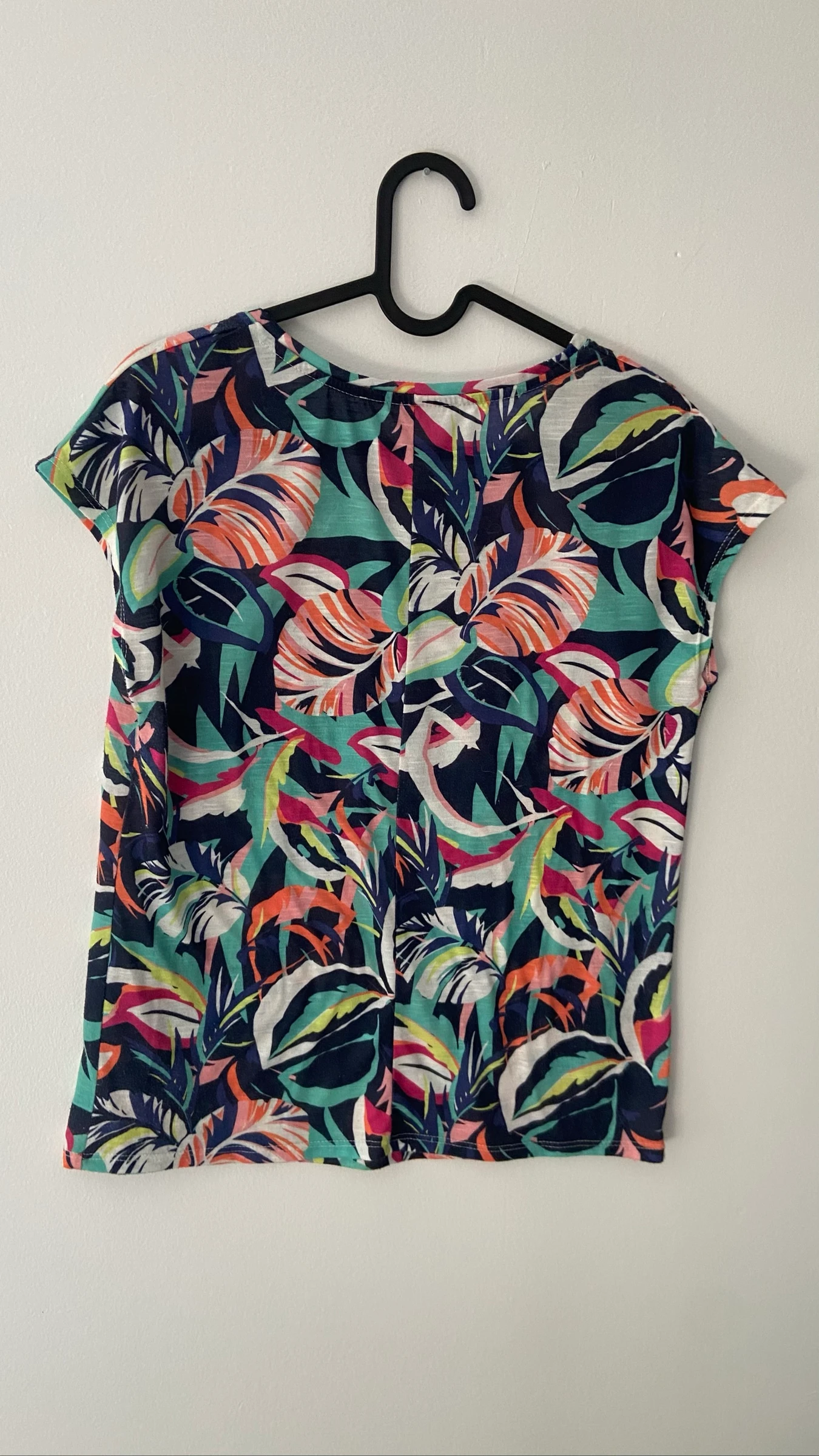 Camiseta de color vivo y con flores Talla 40 – photo 5